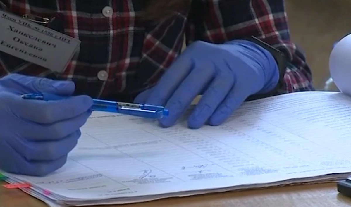 Как работают избирательные участки Петербурга после закрытия. Прямое включение - tvspb.ru