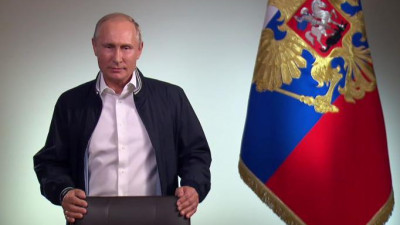 Путин поздравил выпускников российских школ с окончанием учебы