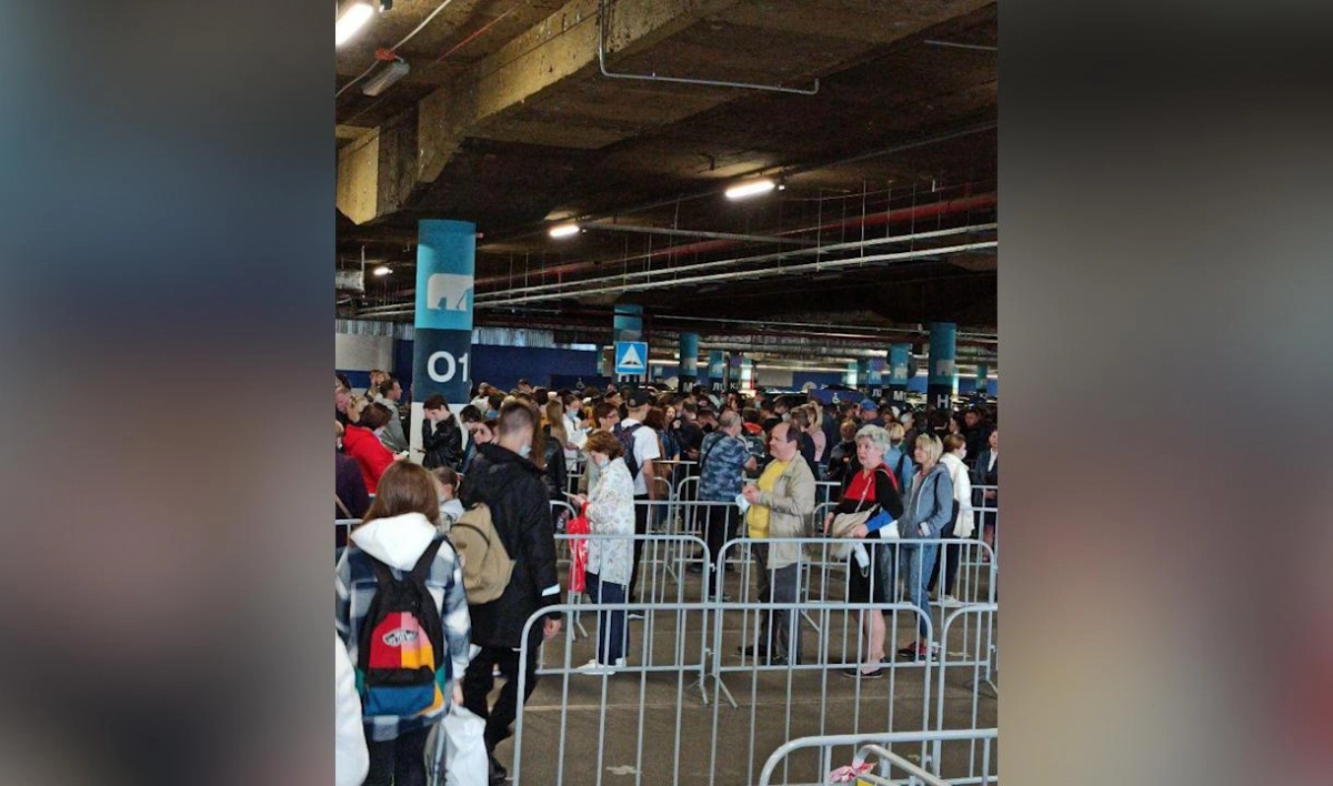 В «Меге Дыбенко» желающие попасть в IKEA выстроились в гигантскую очередь - tvspb.ru