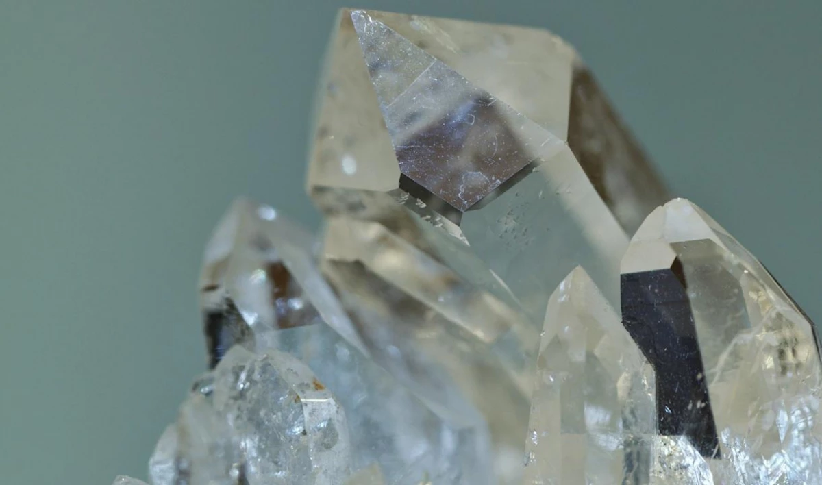 Ученые СПбГУ открыли два новых минерала с наноразмерными кластерами - tvspb.ru