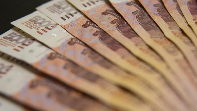 В Петербурге средний размер зарплаты за первые семь месяцев 2020 года составил 66 678 рублей