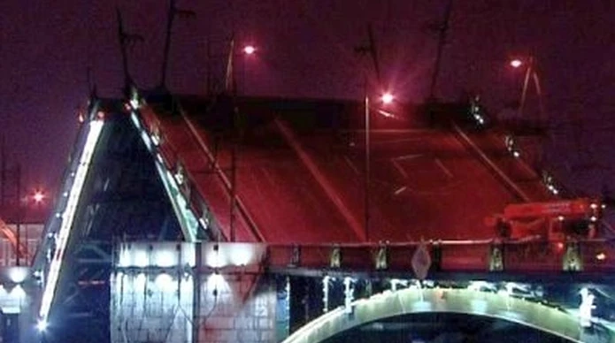 Биржевой мост буду разводить по графику Тучкова моста - tvspb.ru