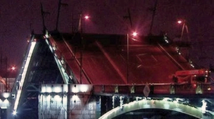 Биржевой мост будут разводить два раза за ночь - tvspb.ru
