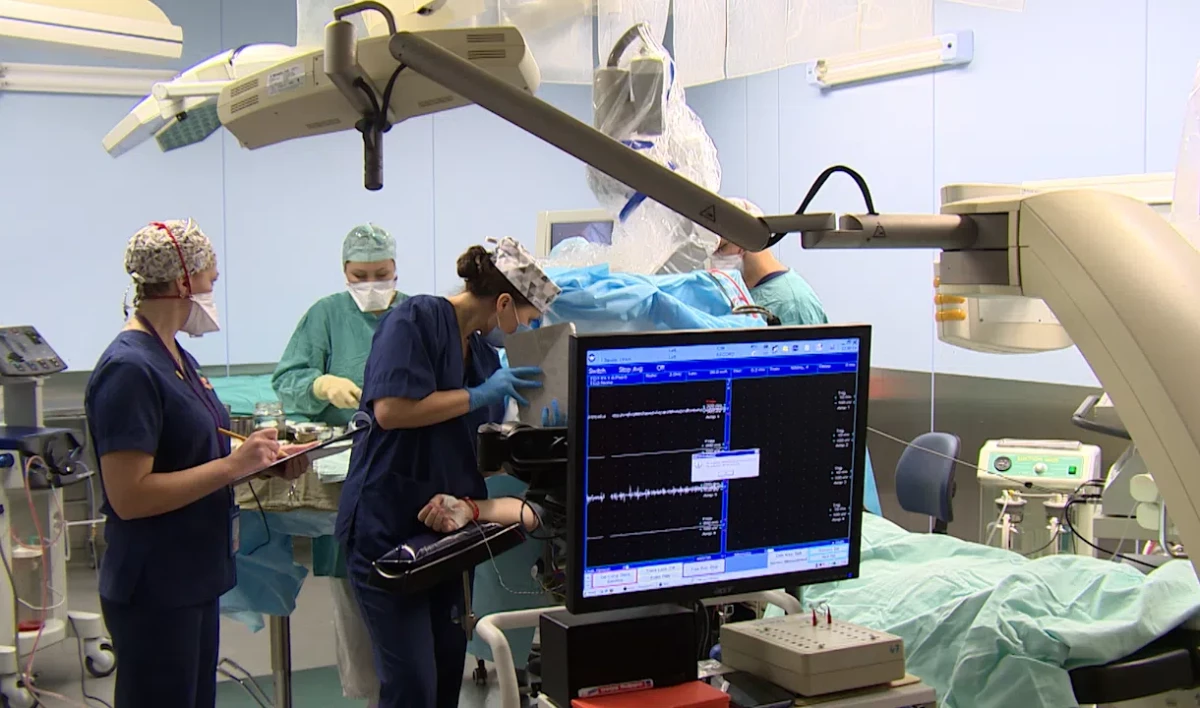 Петербургские хирурги вернули младенцу способность дышать, проведя операцию на гортани - tvspb.ru