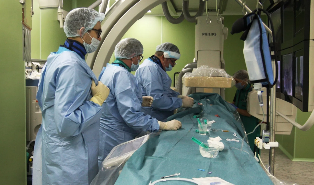 В Педиатрическом университете спасли пациента с редчайшей патологией сосудов - tvspb.ru