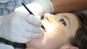 Как вы относитесь к зубной имплантации?