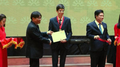 Петербургский школьник занял первое место на Азиатской олимпиаде по физике