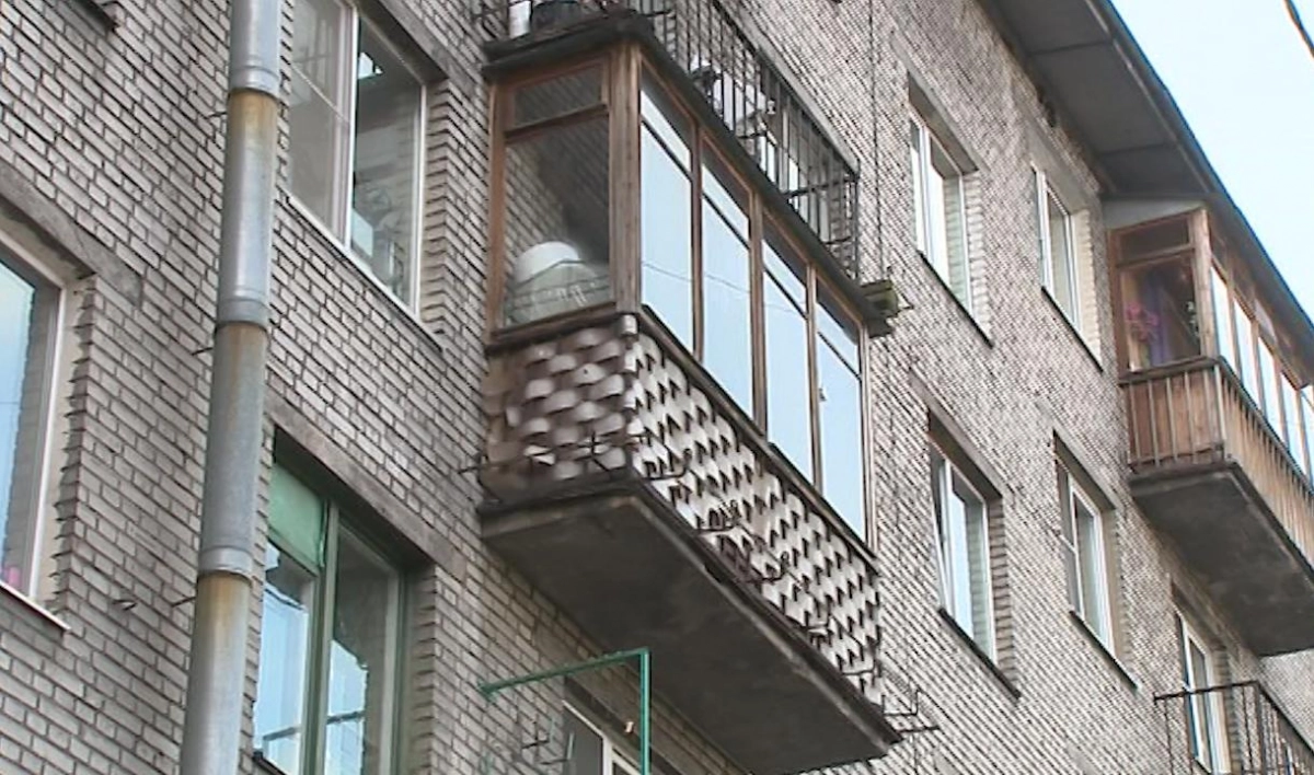 Петербуржцам рассказали, как остеклить балкон по закону - tvspb.ru