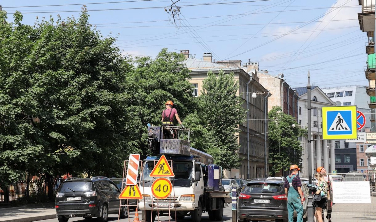 В Петроградском районе продолжаются работы по реконструкции уличного освещения - tvspb.ru
