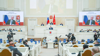Борьба с пандемией и развитие города: Эксперты оценили основные тезисы выступления Александра Беглова в ЗакСе