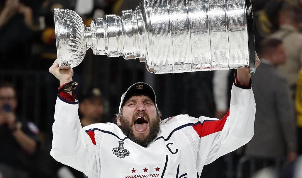 Овечкин занял восьмое место в списке лучших снайперов НХЛ - tvspb.ru