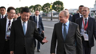 Путин и Си Цзиньпин поднялись на борт крейсера «Аврора»