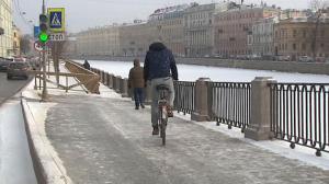 По сугробам на двух колёсах: петербургские велосипедисты присоединились к международному дню «на работу на велосипеде»