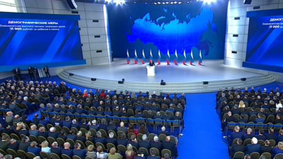 Путин: Медпомощь должна стать доступной во всех населенных пунктах страны