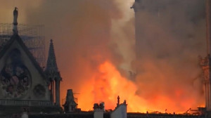 В Париже сгорел собор Парижской Богоматери. Как будут восстанавливать святыню