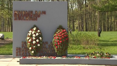 Мемориал работникам завода в Колпино открыли после реставрации