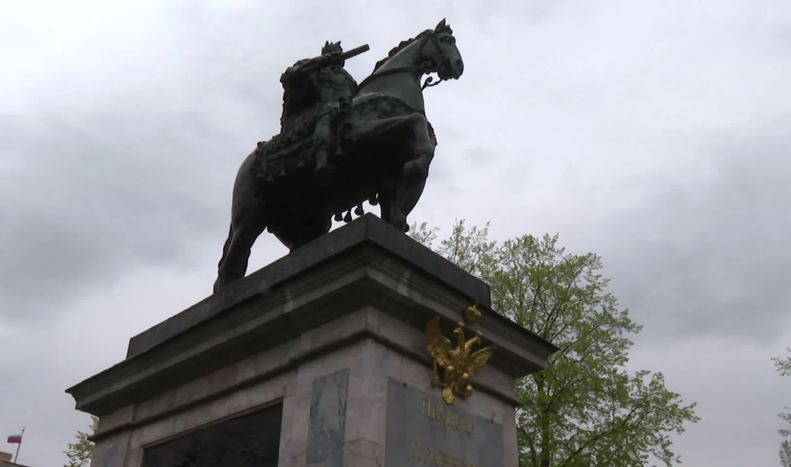 Как оградить скульптуры Петербурга от суеверных жителей и гостей