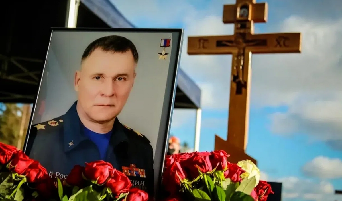 На Северном кладбище прошла панихида по погибшему главе МЧС Евгению Зиничеву - tvspb.ru
