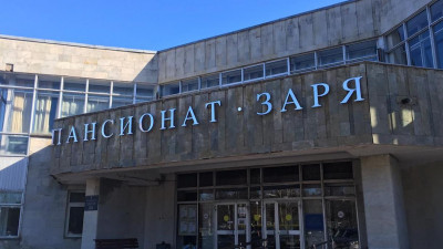 Александр Беглов посетил пансионат «Заря», где проходят лечение больные коронавирусом