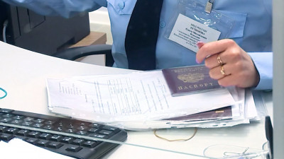 Что ждать от отмены штампов в паспорте: эксперты рассказали о плюсах и минусах новой системы