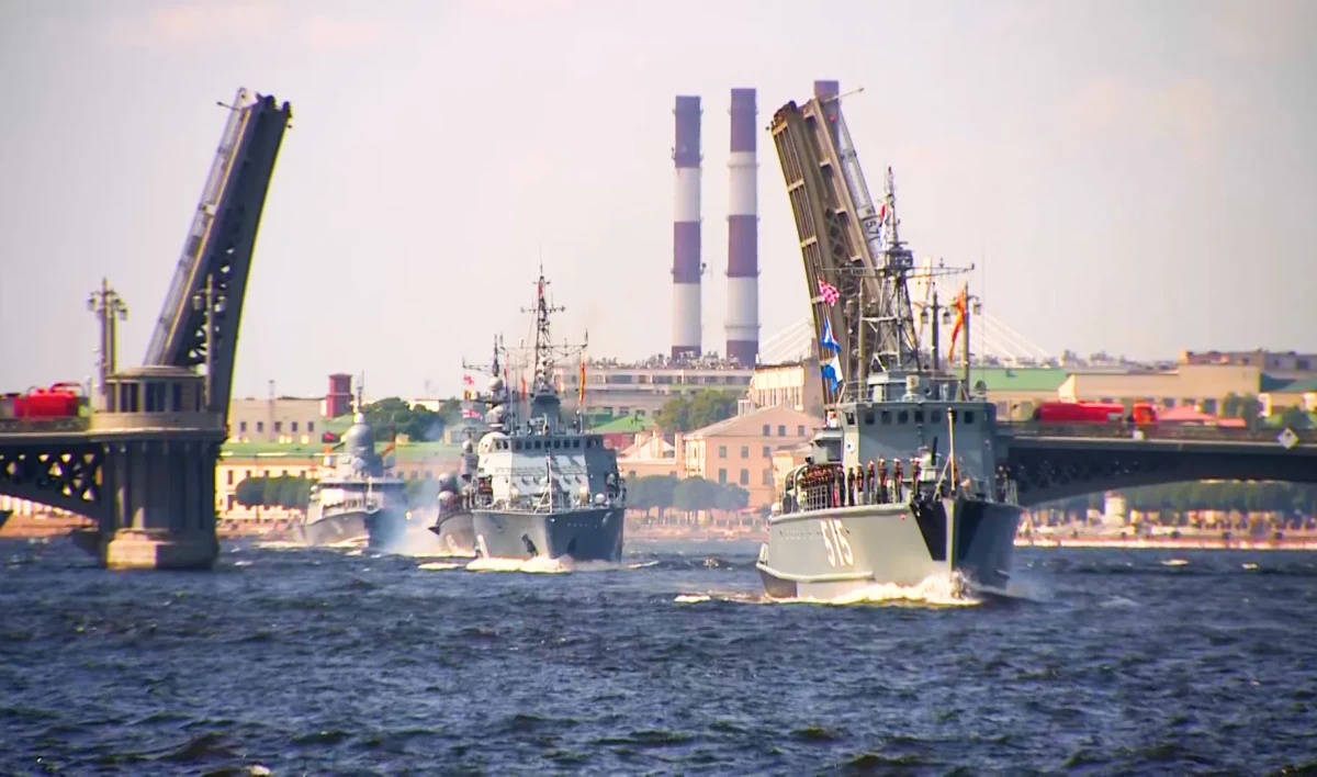 Петербург вошел в тройку популярных городов у туристов для путешествий на День ВМФ - tvspb.ru