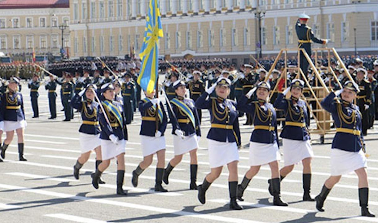 Строй женщин. 6 Армия ВВС И ПВО Санкт-Петербург парад. Женские войска на параде Победы 2020. Женщины на параде Победы 2020 в СПБ. Тренировка к параду женщины.