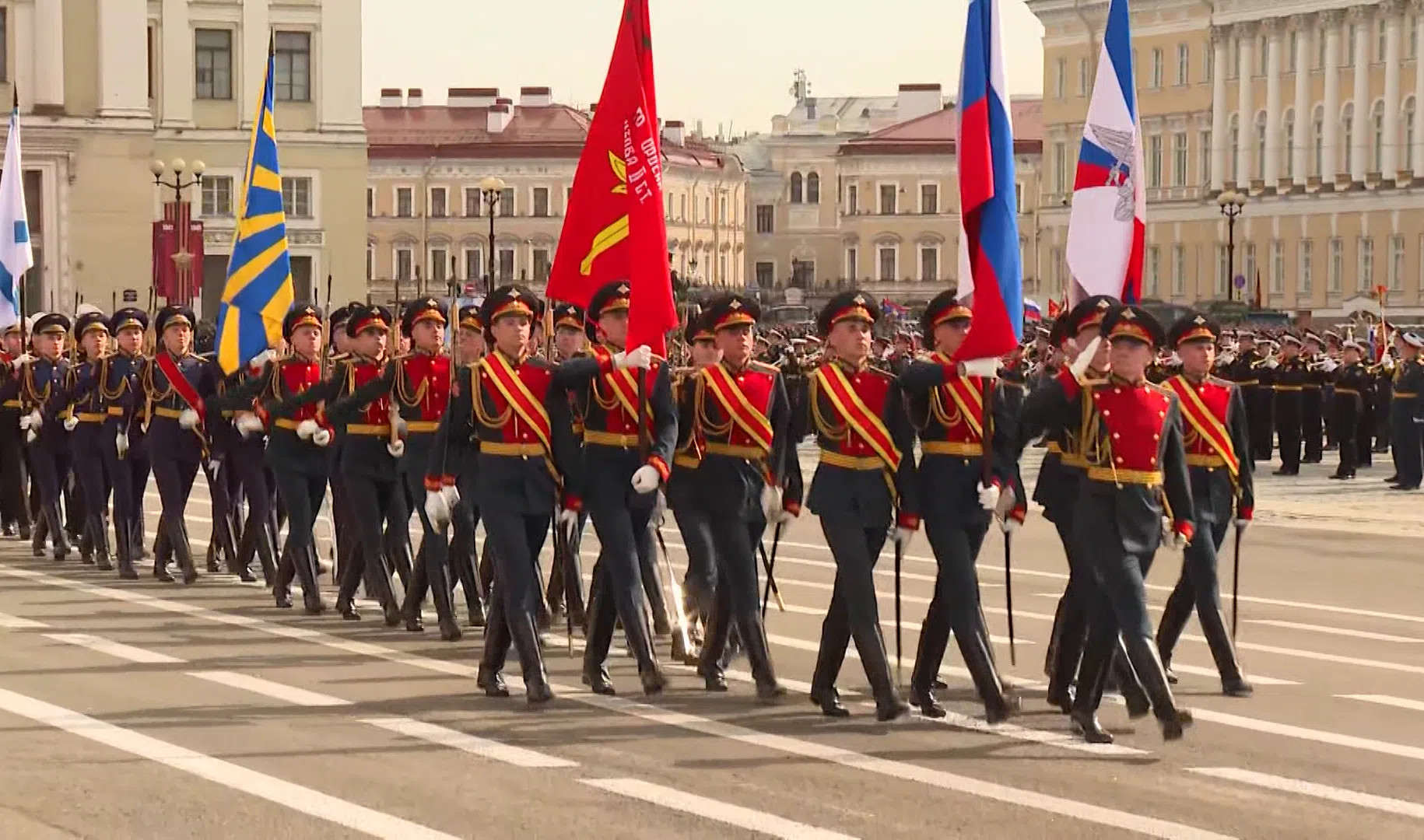 Покажи канал победа на сегодня. Торжественные мероприятия в СПБ 9 мая. Торжественные мероприятия военных. Парад 9 мая СПБ. Парад во Франции 8 мая.