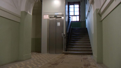 Чисто, как в больнице: Как управляющие компании относятся к необходимости ежедневной уборки парадных
