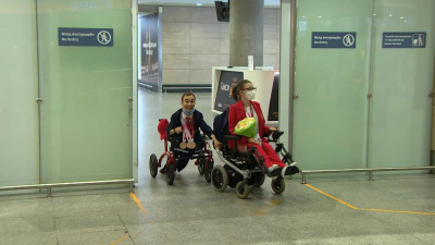 В Петербург после встречи с президентом вернулись трое паралимпийцев