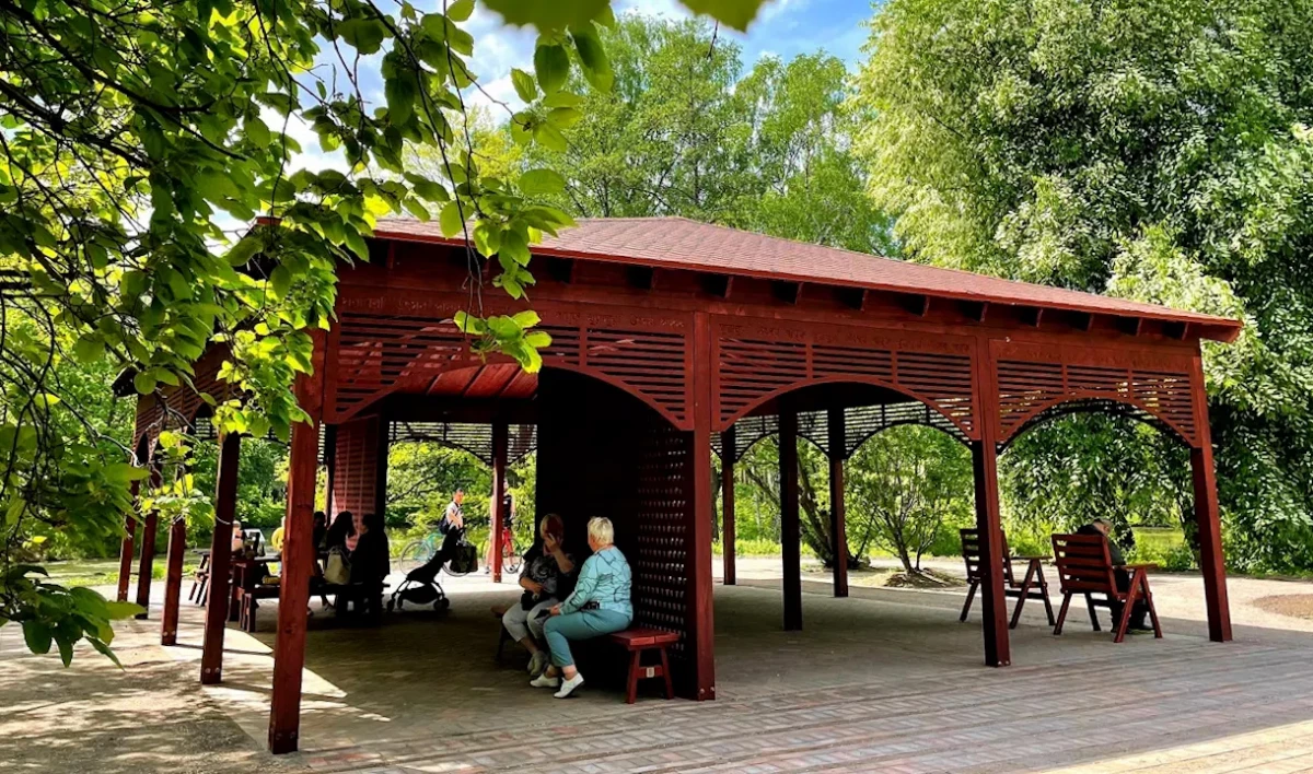 В Приморском парке Победы появились беседка и футбольное поле - tvspb.ru