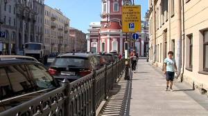 Жители Центрального района могут оформить льготное разрешение и оставлять машину в зоне платной парковки за 1800 рублей в год