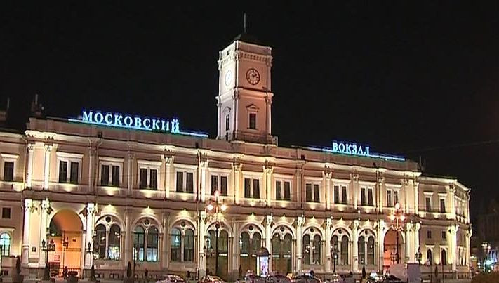 Припарковаться у московского вокзала спб. Московский вокзал Санкт-Петербург парковка. Московский вокзал Питер парковка. Платная парковка на Московском вокзале СПБ. Автостоянка СПБ У Московского вокзала.