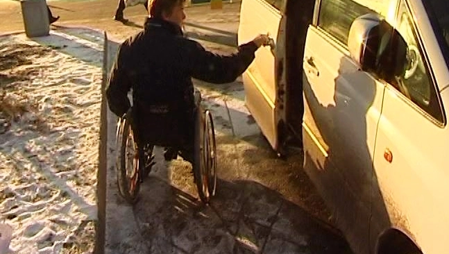 Прямое включение: В Петербурге проверяют доступность парковочных мест для инвалидов - tvspb.ru
