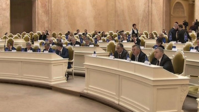 Прямое включение: На заседании ЗакСа обсуждают сохранение зеленых зон и выплаты молодым матерям