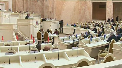 Впервые после двухлетнего перерыва в Петербурге депутаты выберут почетного гражданина города