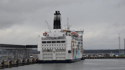 Начало паромной навигации в Петербурге вновь откладывается