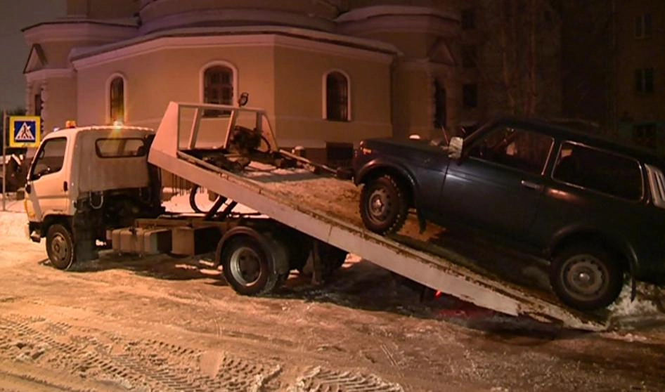 ГИБДД предупреждает автовладельцев об эвакуации машин в центре города - tvspb.ru