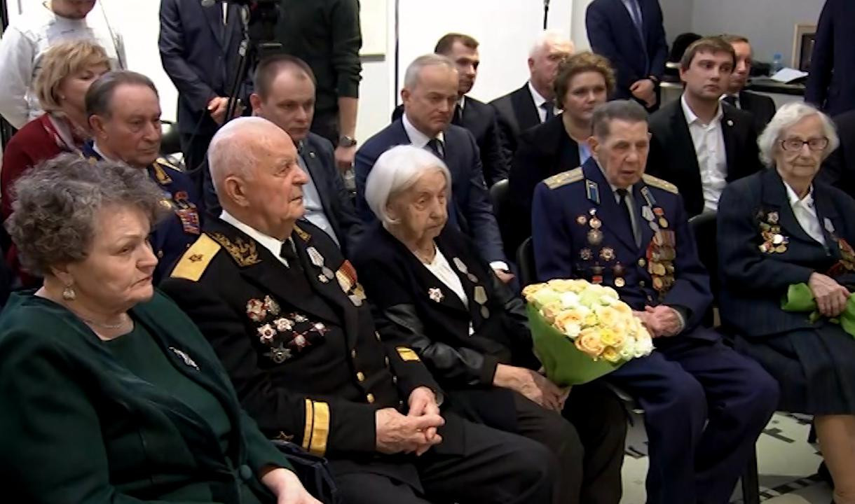 В Петербурге утвердили порядок дополнительных выплат ветеранам к 75-летию Победы