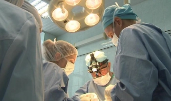 В Петербурге хирурги спасли руку малыша, засунувшего пальцы в мясорубку