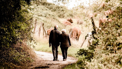 Петербуржцы тратят 13 тысяч рублей на помощь родителям