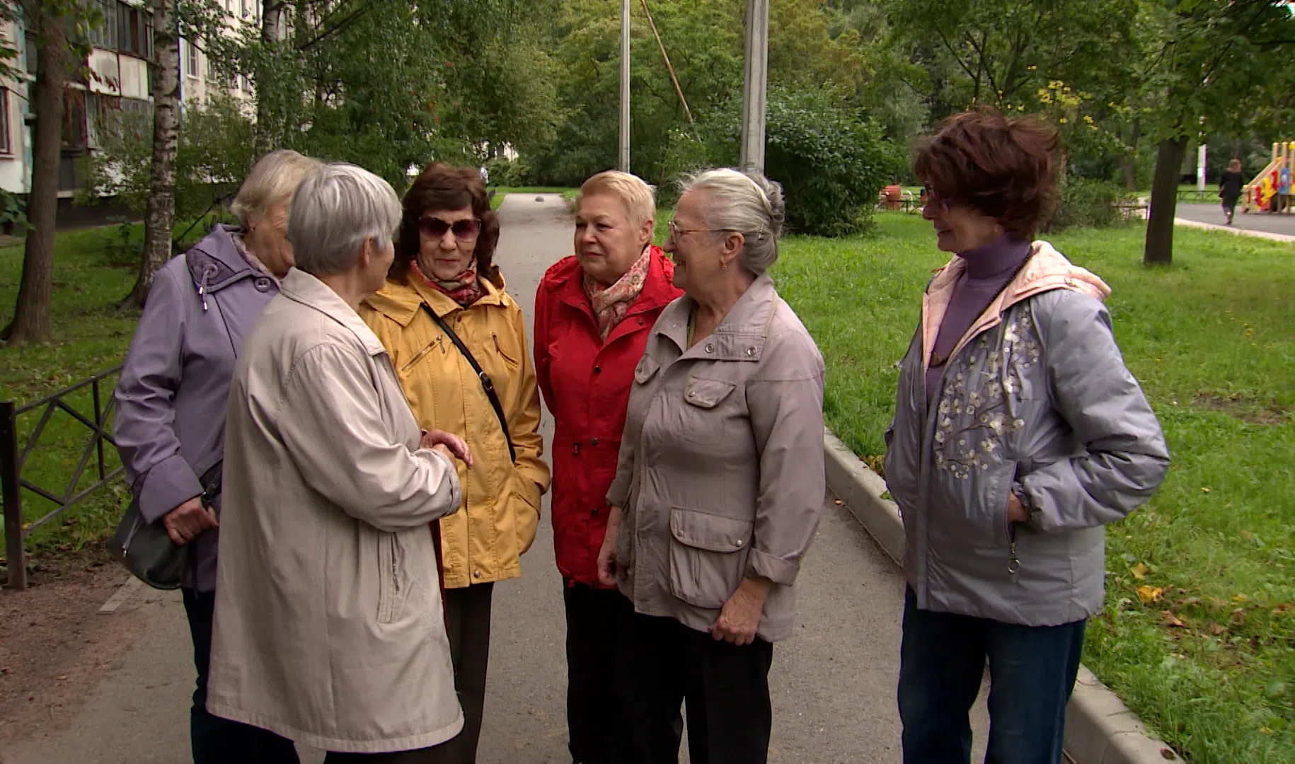 Пенсионеры петербурга. Российские пенсионеры. Пенсионеры в России. Выплаты пожилым людям.