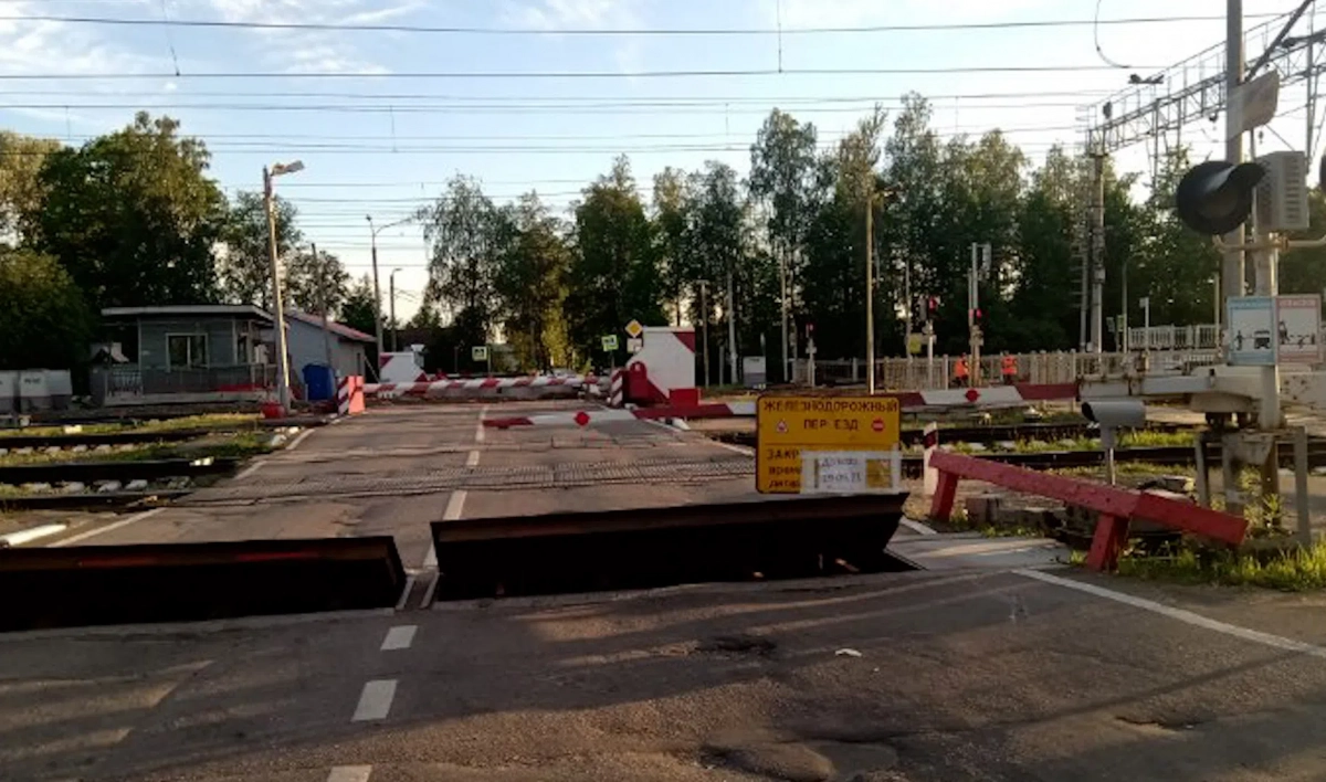 Ремонт путей закрыл до 19 июня переезд на станции Славянка - tvspb.ru