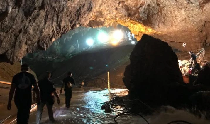 В Таиланде началась третья фаза эвакуации подростков из затопленной пещеры - tvspb.ru
