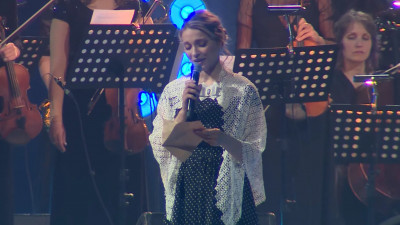 В Ледовом дворце началось шоу «Любимые песни о главном»