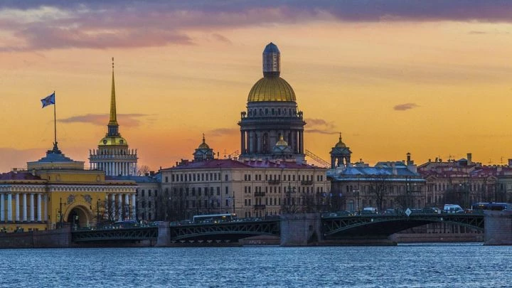 Петербург оказался самым популярным городом для отдыха на ноябрьские праздники - tvspb.ru