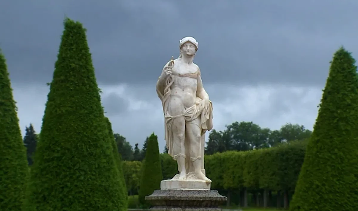 Парки Ораниенбаум и Александрия стали бесплатными для местных жителей в вечерние часы - tvspb.ru