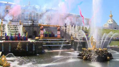 В Петергофе состоялся праздник фонтанов
