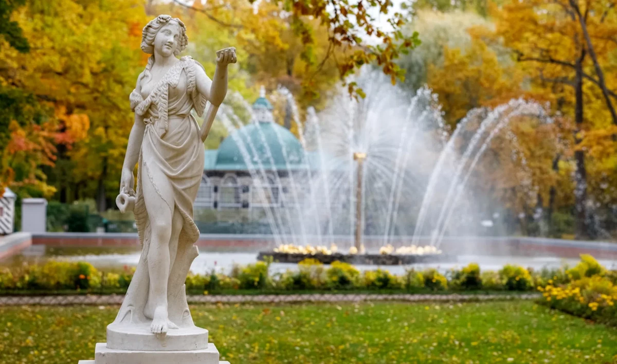 Владельцы «Пушкинской карты» могут посетить экскурсию в Петергофе - tvspb.ru