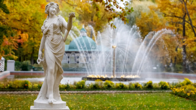 Владельцы «Пушкинской карты» могут посетить экскурсию в Петергофе