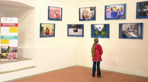 В Петропавловской крепости открылась фотовыставка о людях безграничного оптимизма и возможностей